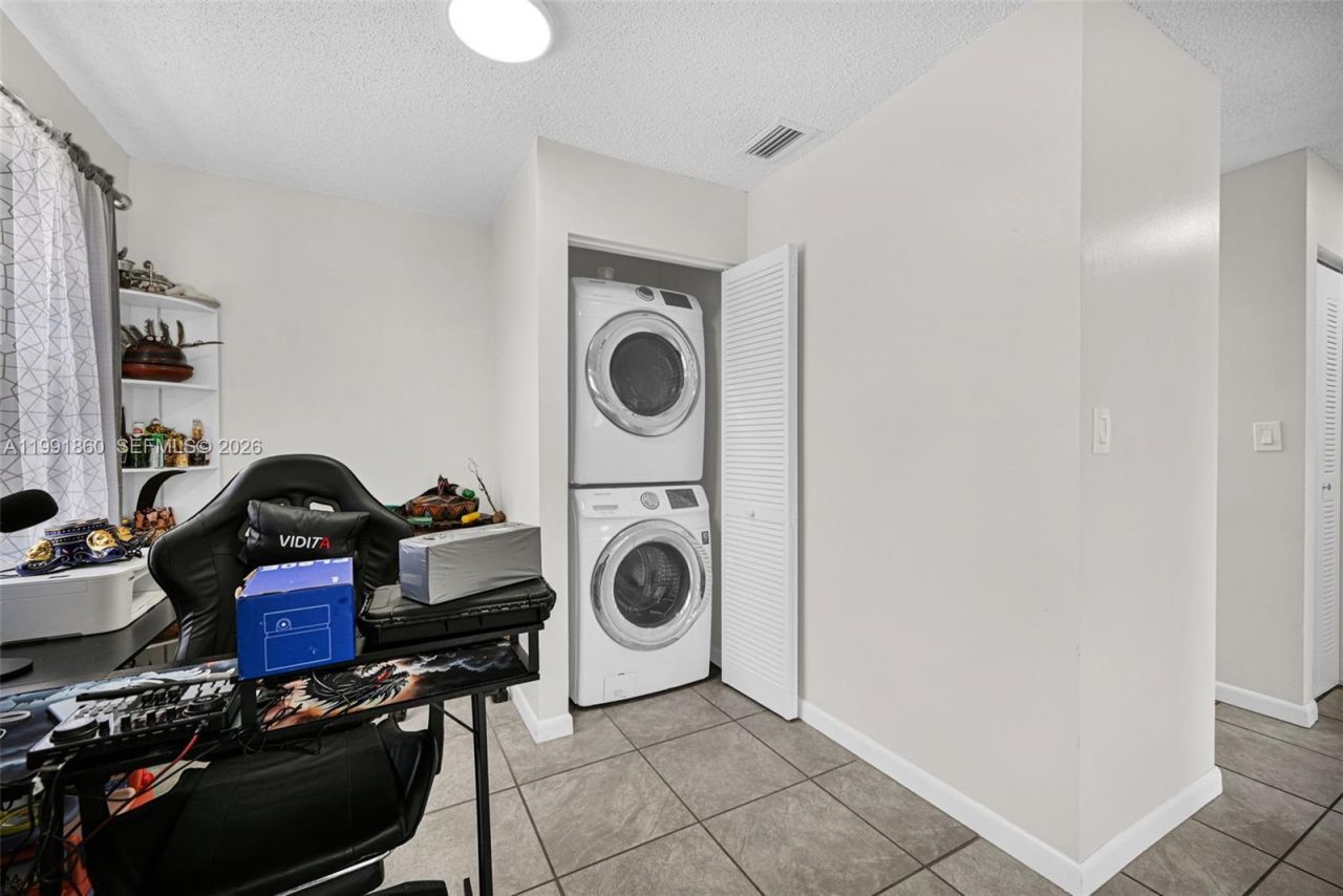 2934 NW 94th St, Miami, FL 33147 Photo