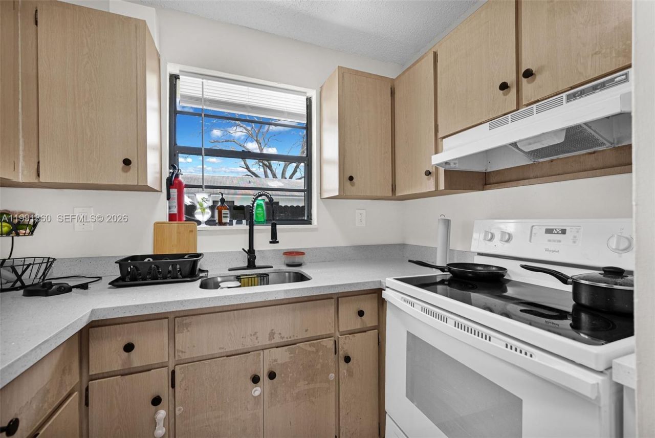 2934 NW 94th St, Miami, FL 33147 Photo