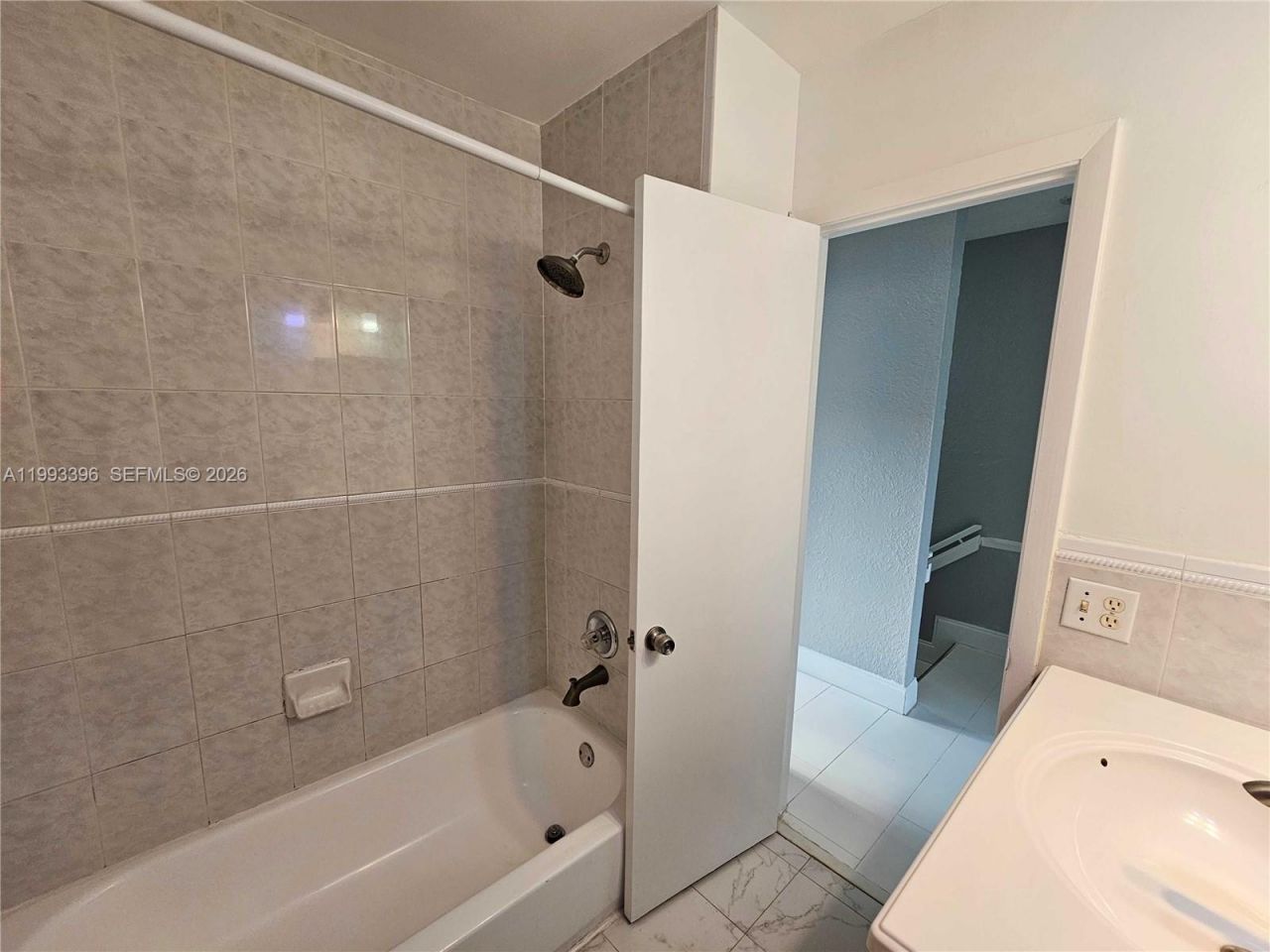 8027 NW 8th St, Unit 17, Miami, FL 33126 Photo
