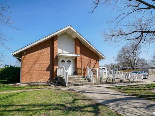 100 Saint Mark Drive, South Pekin, IL 61564