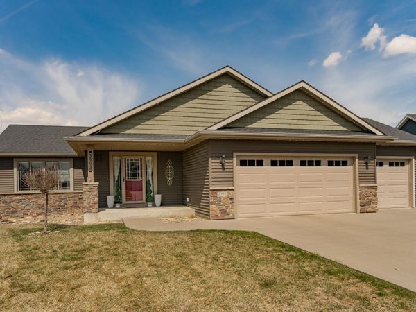 3993 Stone Point Drive NE, Rochester, MN 55906