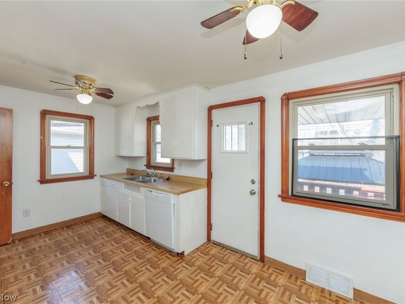 18119 Windward Road, Cleveland, OH 44119 Photo 14