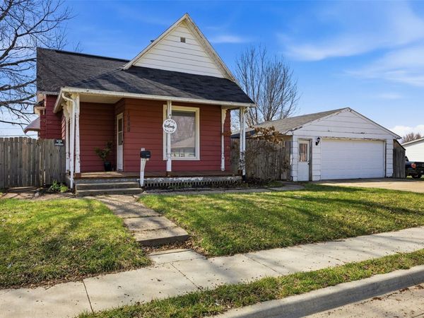 1240 14th Street , Marion, IA 52302