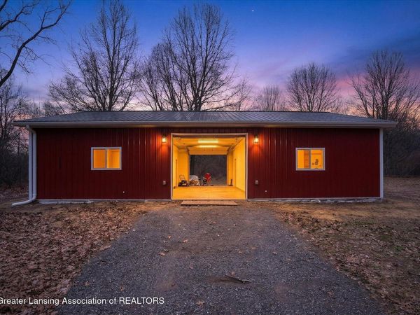 250 N Washington Street, Perry, MI 48872