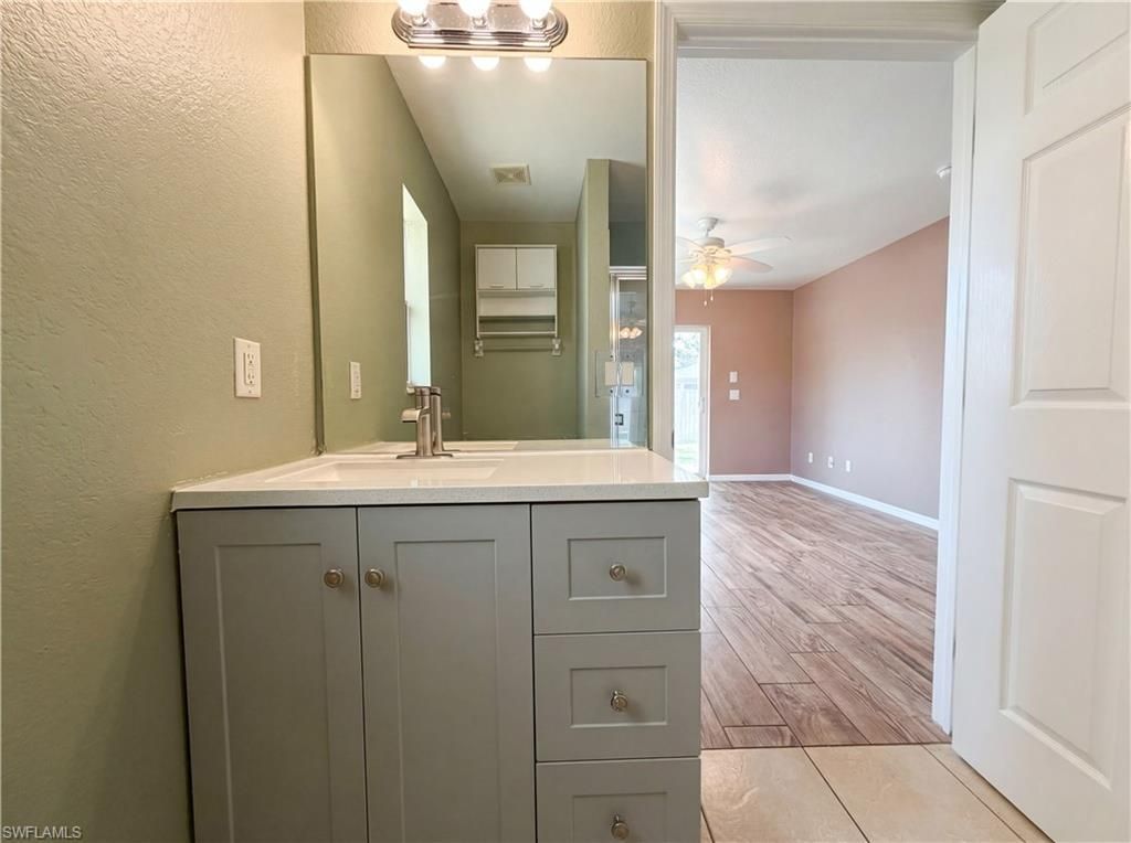 102 SE 43rd Ln, Cape Coral, FL 33904 Photo
