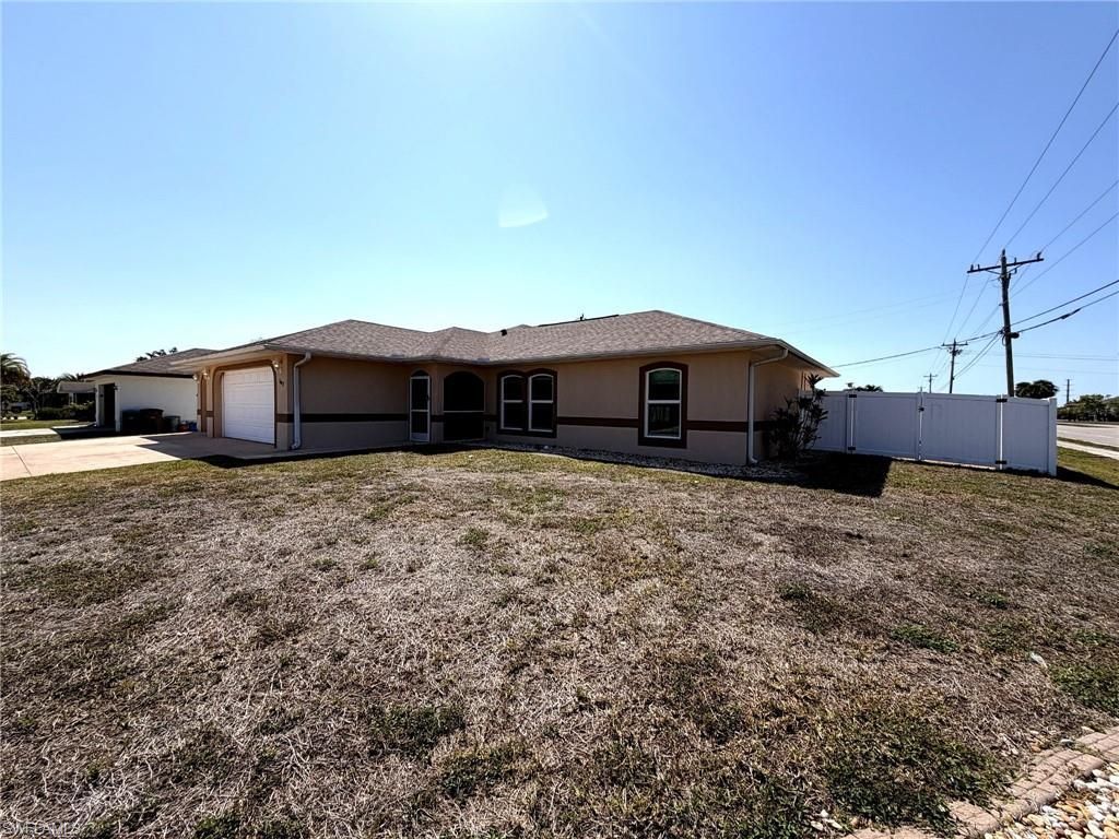 102 SE 43rd Ln, Cape Coral, FL 33904 Photo