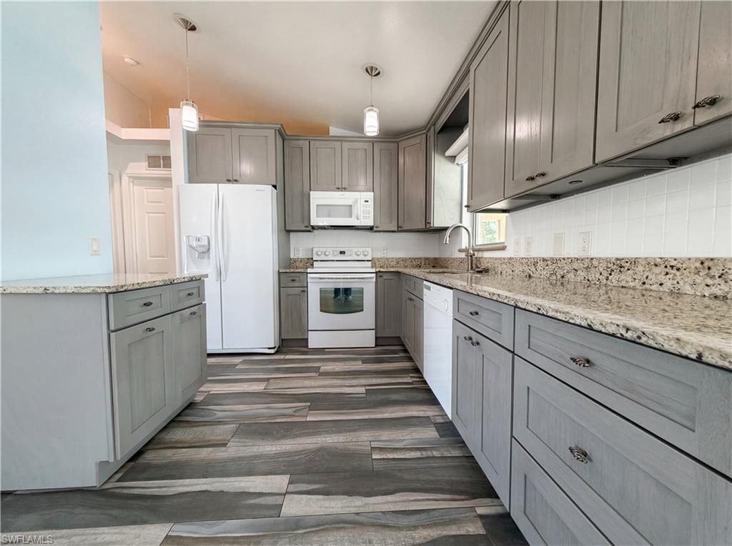 102 SE 43rd Ln, Cape Coral, FL 33904 Photo