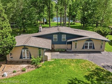 7514 Capri Drive, White Lake Twp, MI 48383