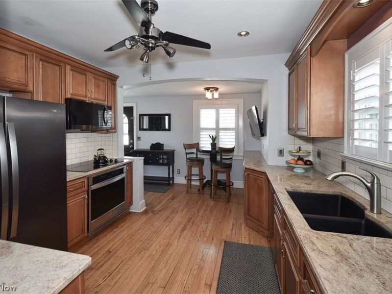 1712 Wright, Rocky River, OH 44116 Photo 4