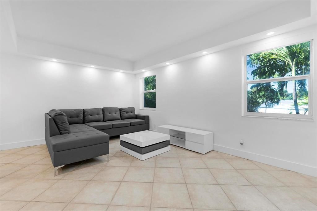 1439 S Ocean Boulevard, Unit 215, Lauderdale by the Sea, FL 33062 Photo