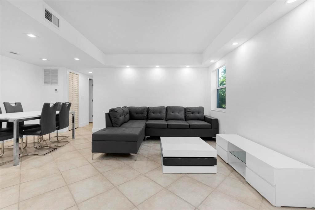 1439 S Ocean Boulevard, Unit 215, Lauderdale by the Sea, FL 33062 Photo