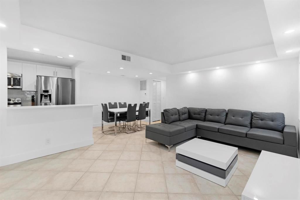 1439 S Ocean Boulevard, Unit 215, Lauderdale by the Sea, FL 33062 Photo