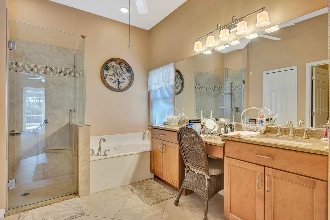 6835 Winslow Street , Sarasota, FL 34243 Photo