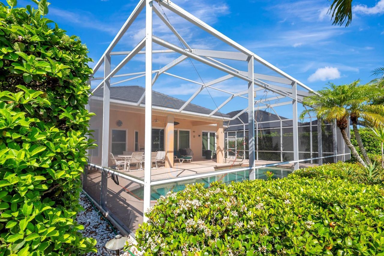 6835 Winslow Street , Sarasota, FL 34243 Photo