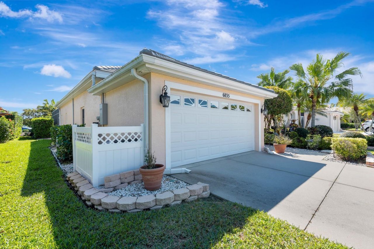 6835 Winslow Street , Sarasota, FL 34243 Photo