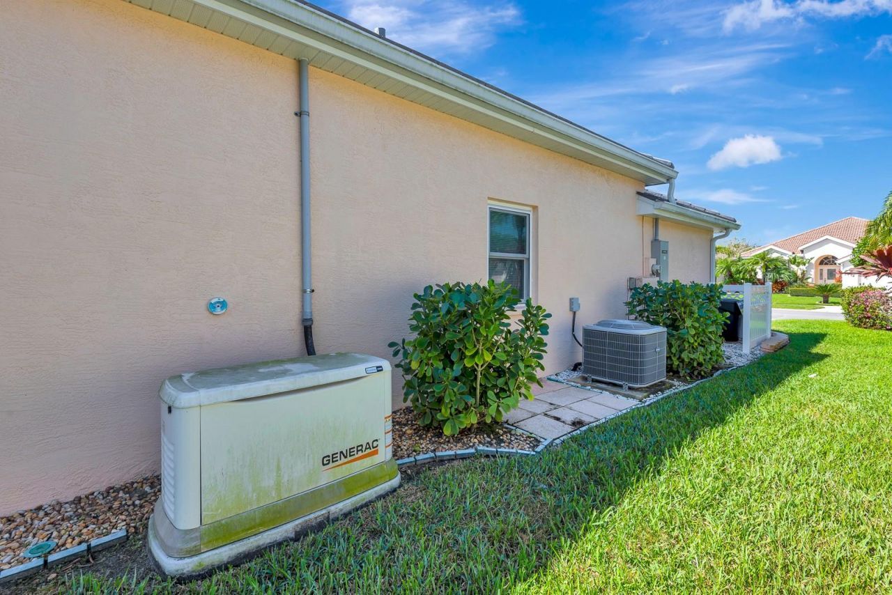 6835 Winslow Street , Sarasota, FL 34243 Photo