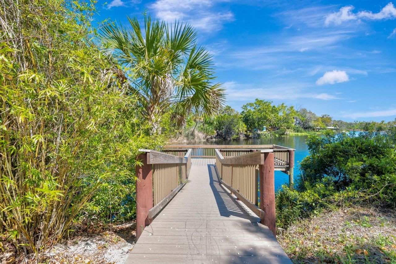 6835 Winslow Street , Sarasota, FL 34243 Photo