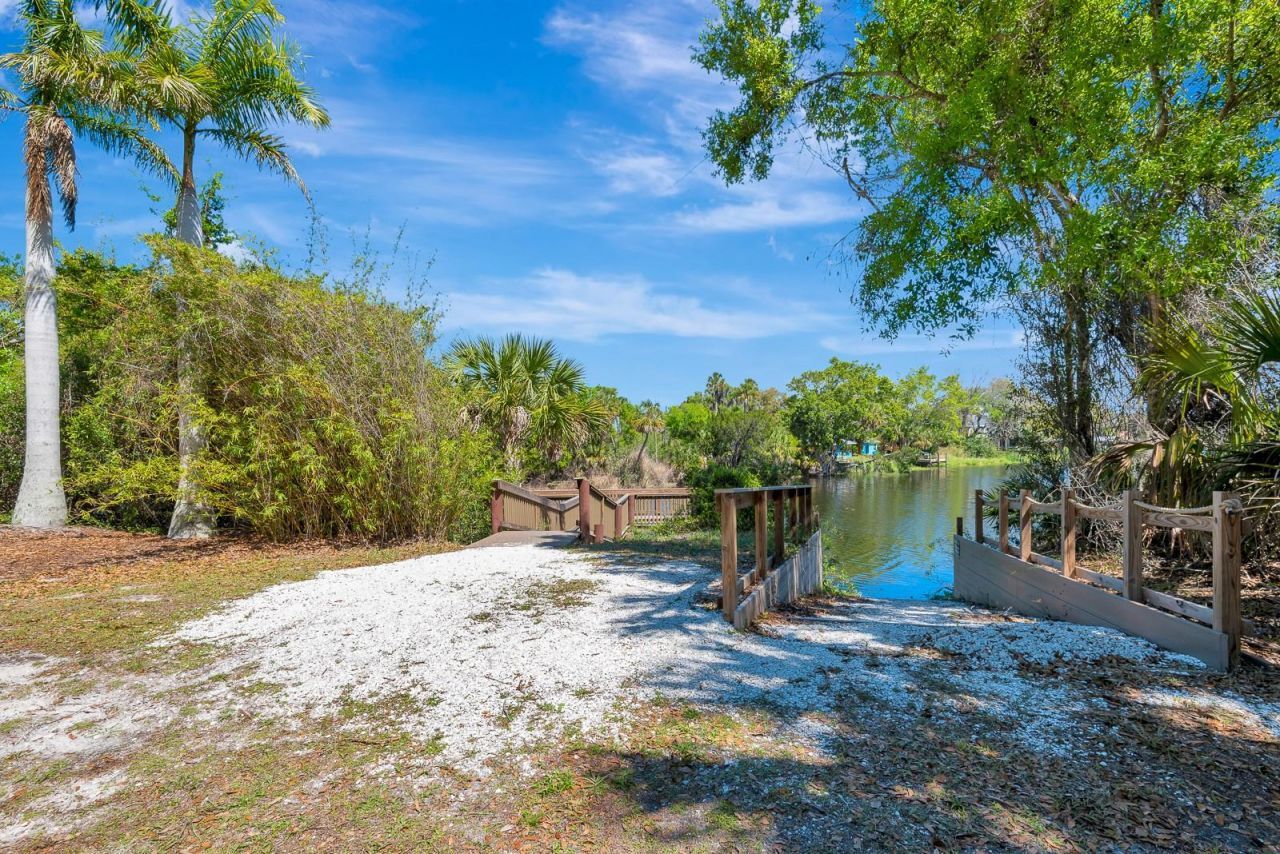 6835 Winslow Street , Sarasota, FL 34243 Photo