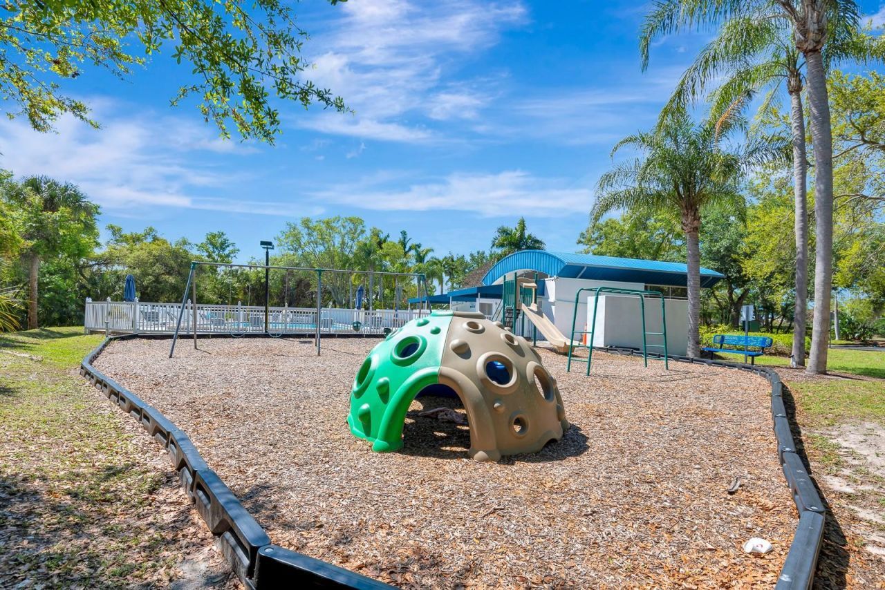 6835 Winslow Street , Sarasota, FL 34243 Photo