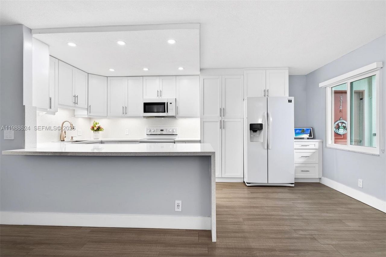 1301 SW 134th Way , Unit 313B, Pembroke Pines, FL 33027 Photo