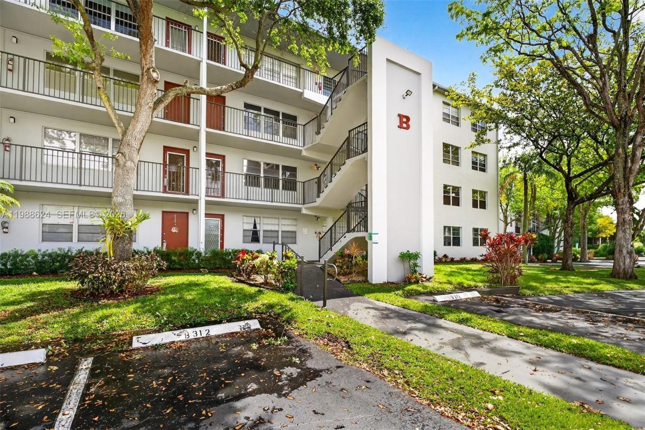 1301 SW 134th Way, Unit 313B, Pembroke Pines, FL 33027 Photo
