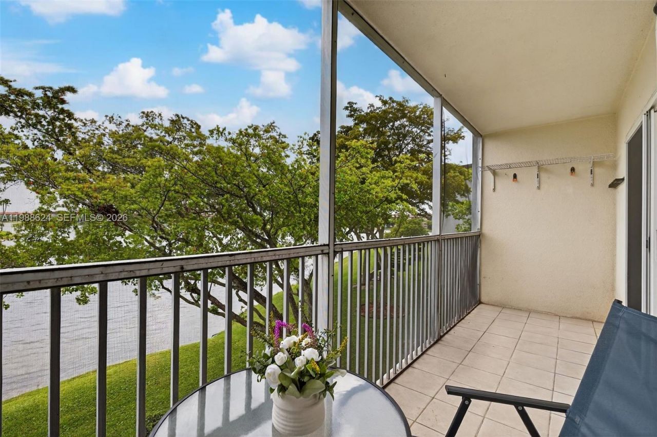 1301 SW 134th Way , Unit 313B, Pembroke Pines, FL 33027 Photo