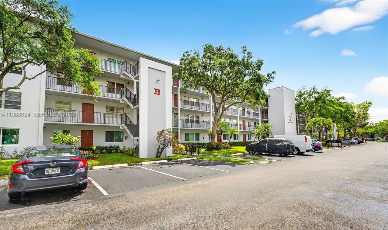1301 SW 134th Way, Unit 313B, Pembroke Pines, FL 33027 Photo