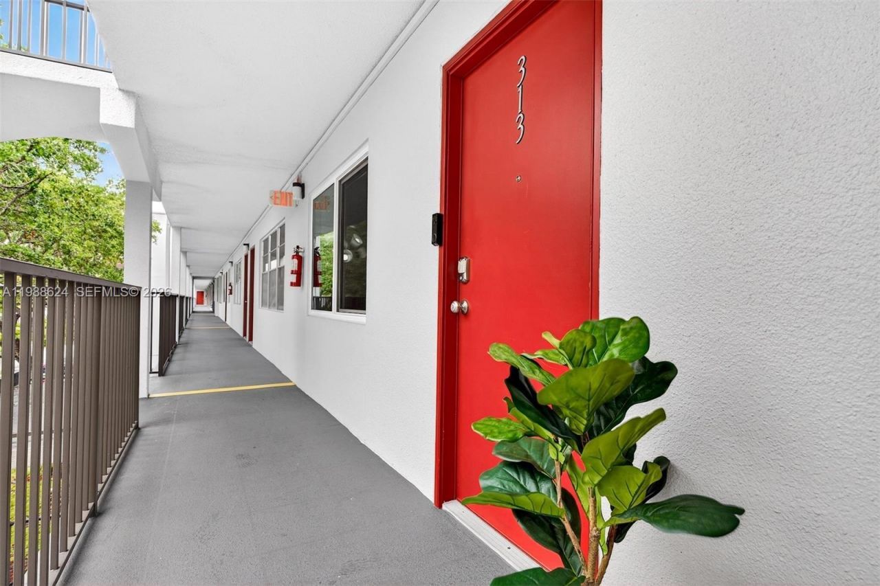 1301 SW 134th Way , Unit 313B, Pembroke Pines, FL 33027 Photo