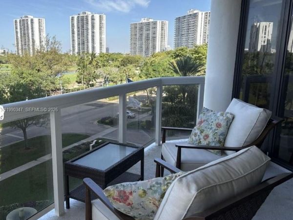 20185 E Country Club Dr , Unit 405, Aventura, FL 33180