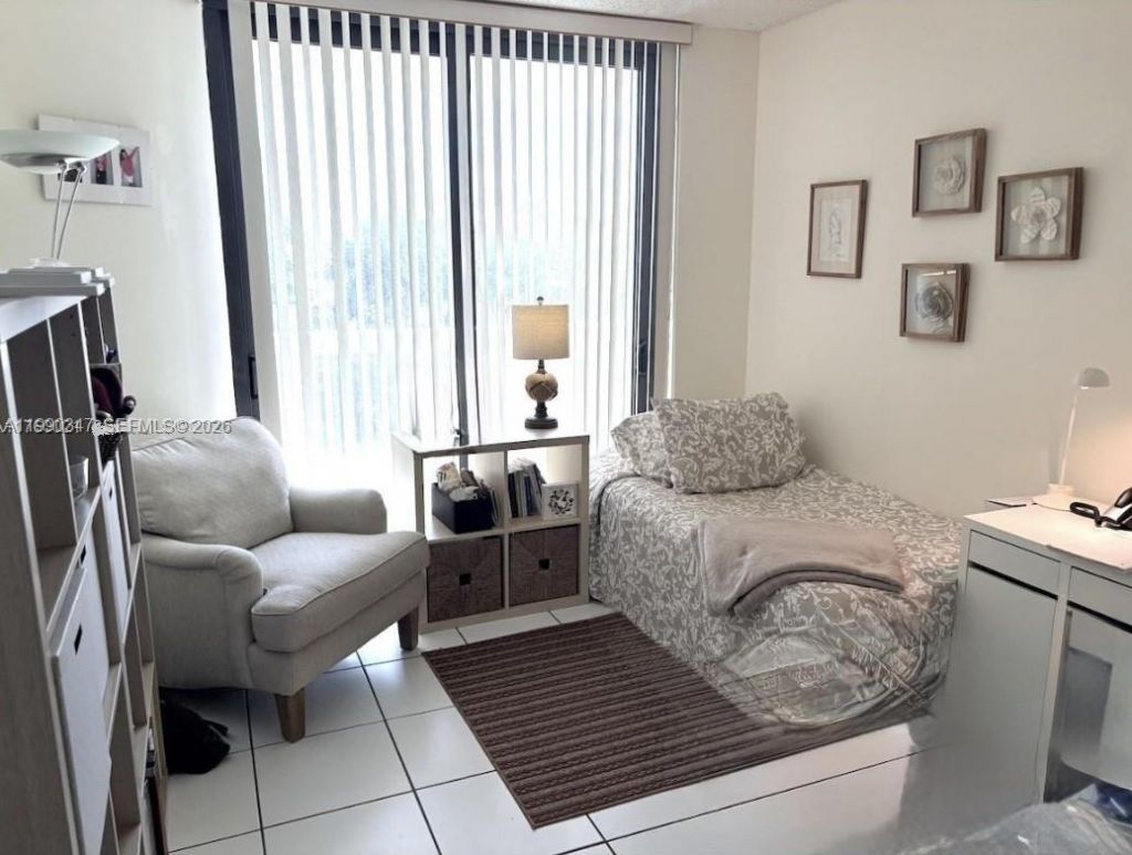 20185 E Country Club Dr , Unit 405, Aventura, FL 33180 Photo