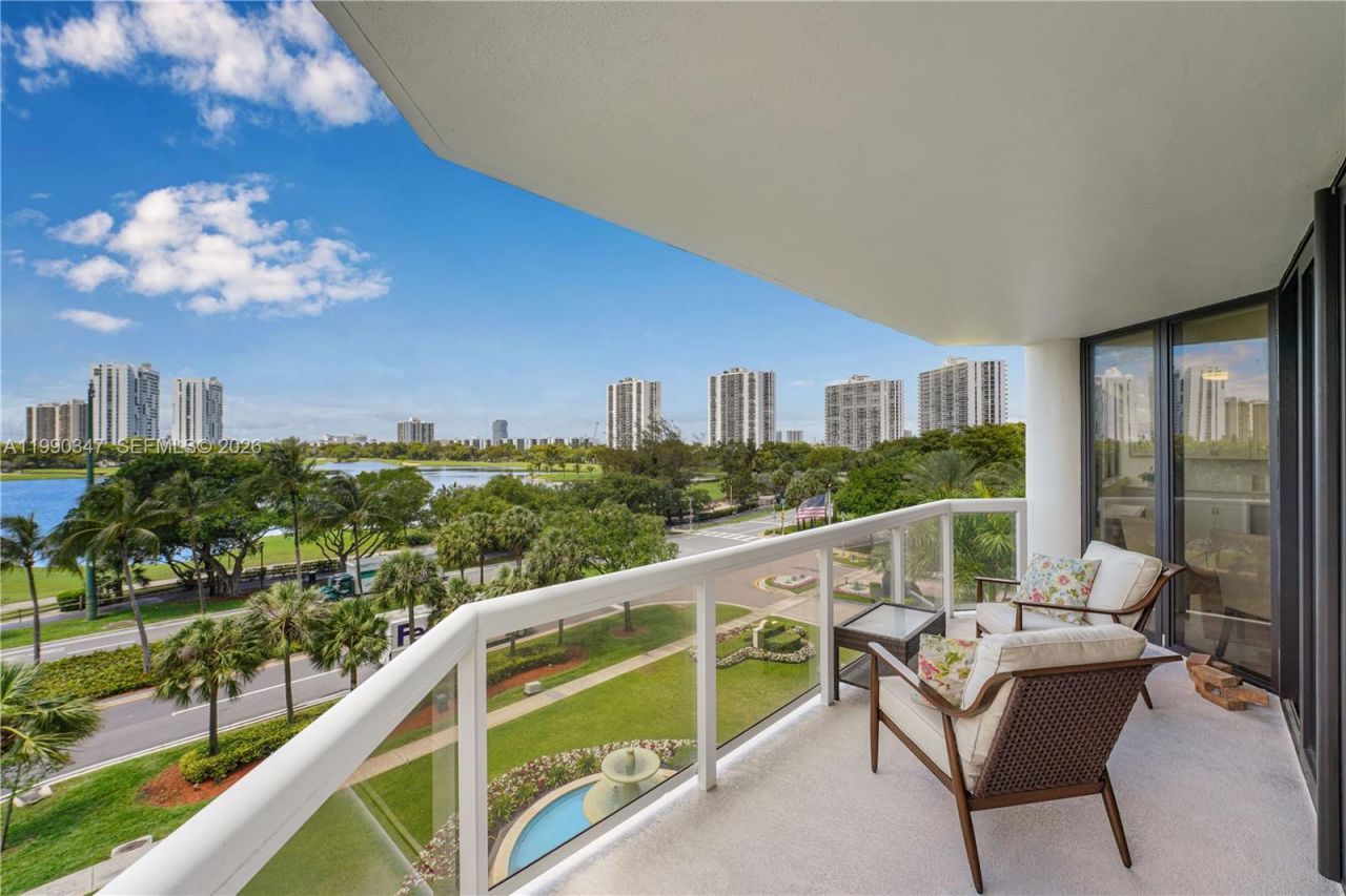 20185 E Country Club Dr, Unit 405, Aventura, FL 33180 Photo