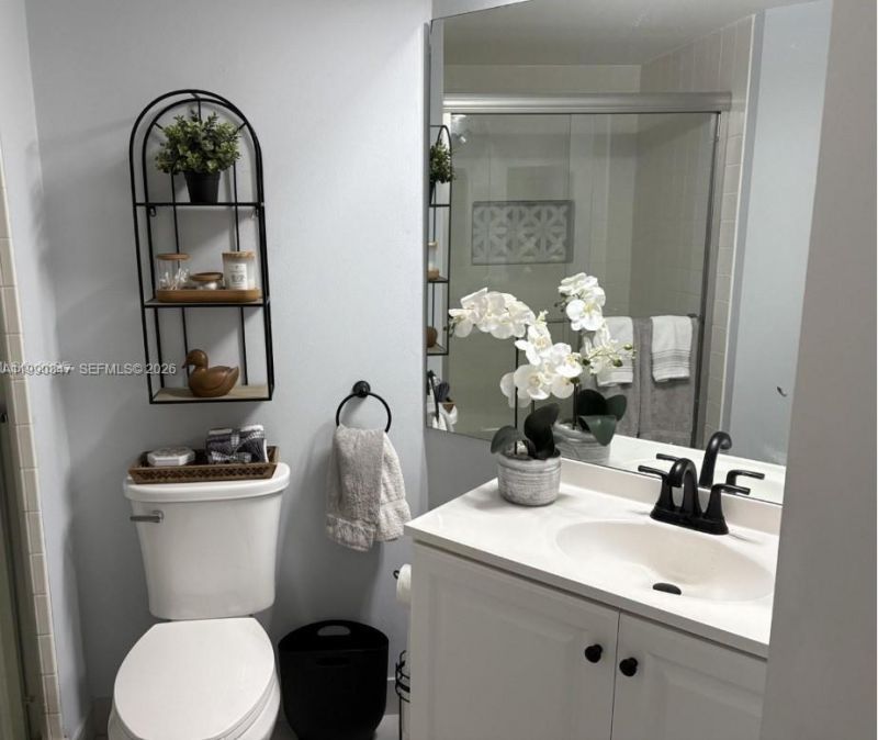 20185 E Country Club Dr , Unit 405, Aventura, FL 33180 Photo