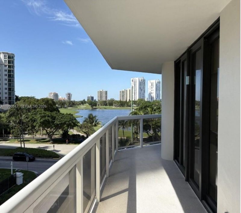 20185 E Country Club Dr, Unit 405, Aventura, FL 33180 Photo