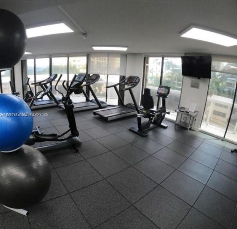 20185 E Country Club Dr , Unit 405, Aventura, FL 33180 Photo