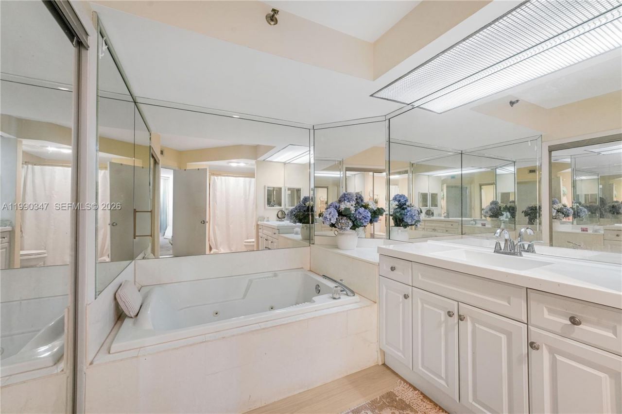 20185 E Country Club Dr, Unit 405, Aventura, FL 33180 Photo