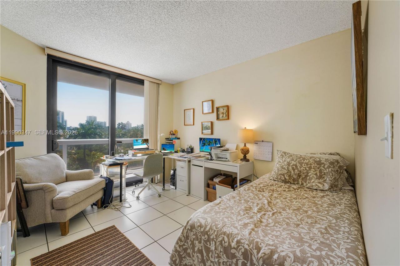 20185 E Country Club Dr, Unit 405, Aventura, FL 33180 Photo