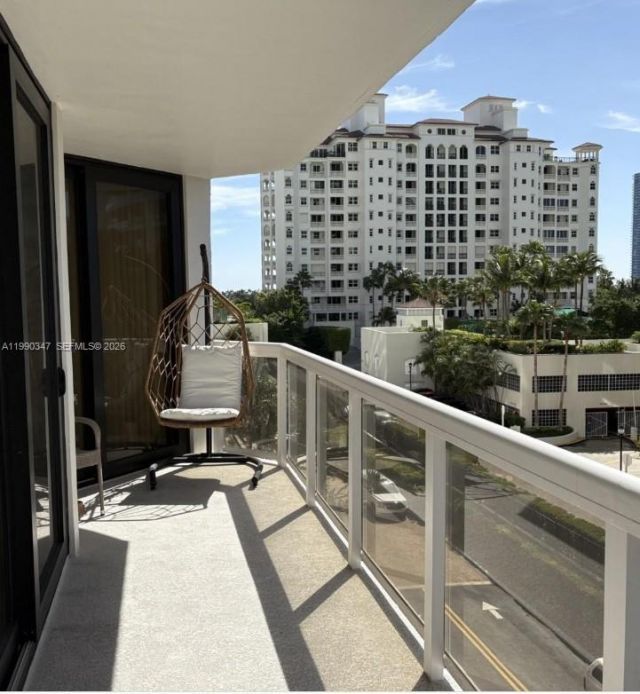 20185 E Country Club Dr , Unit 405, Aventura, FL 33180 Photo