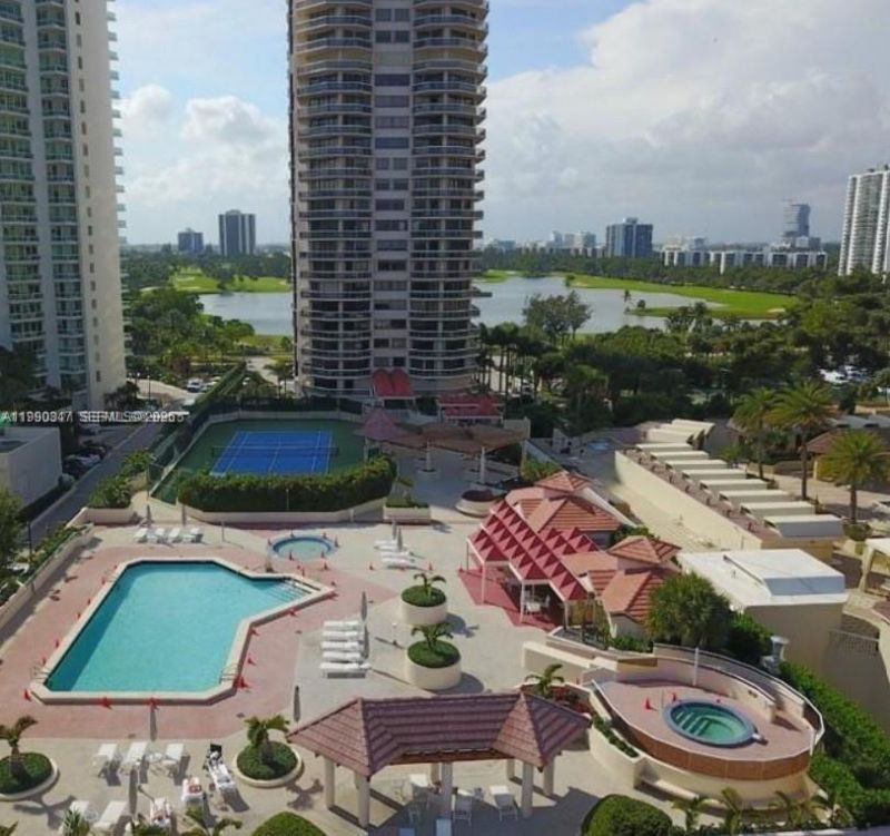 20185 E Country Club Dr , Unit 405, Aventura, FL 33180 Photo