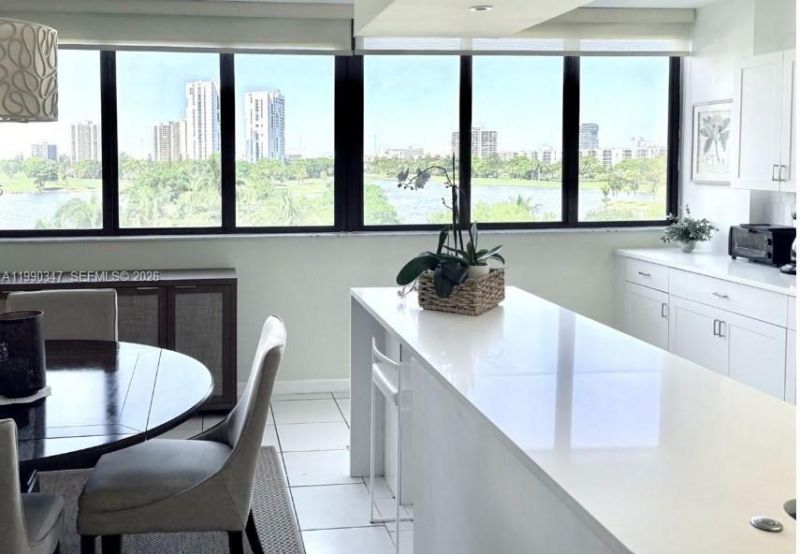 20185 E Country Club Dr , Unit 405, Aventura, FL 33180 Photo