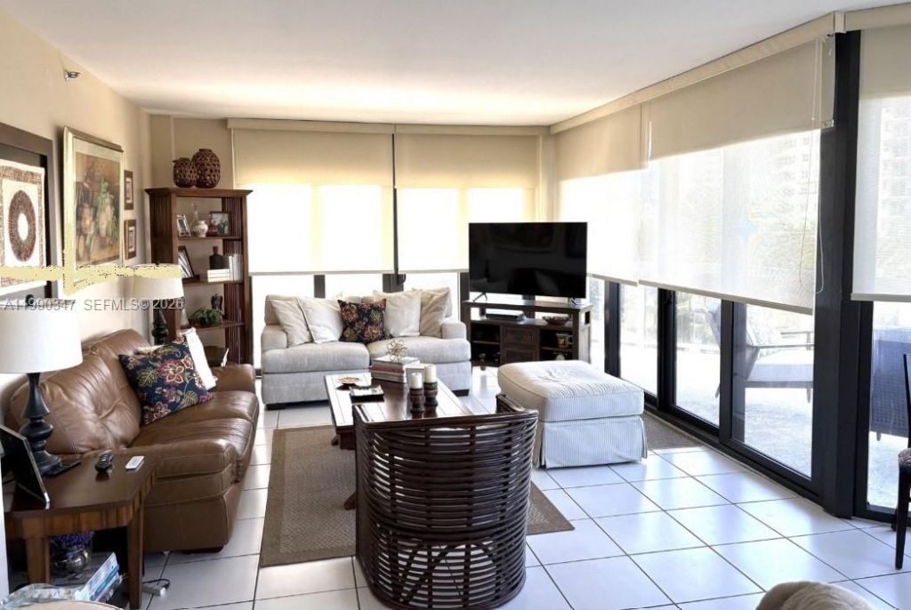 20185 E Country Club Dr , Unit 405, Aventura, FL 33180 Photo