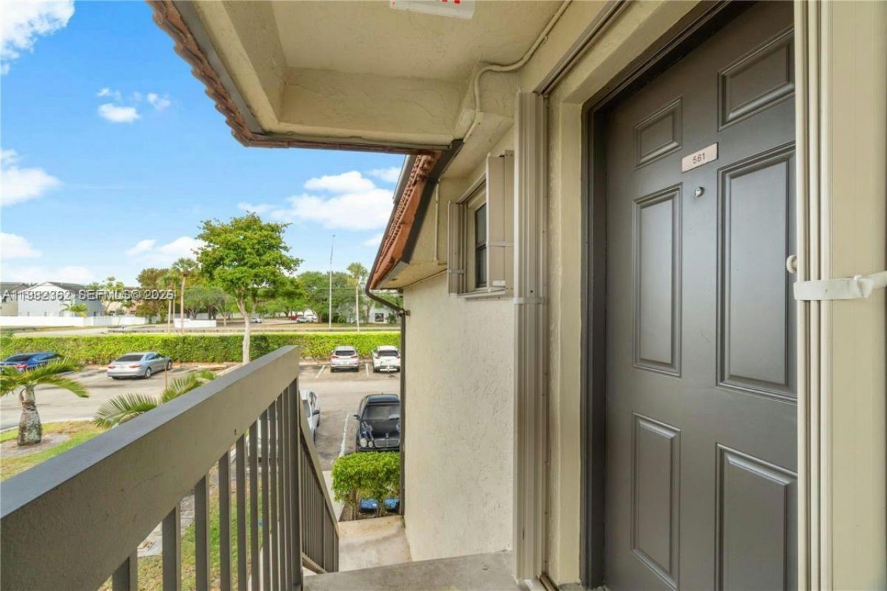 561 NW 100th Pl , Unit 201, Pembroke Pines, FL 33024 Photo