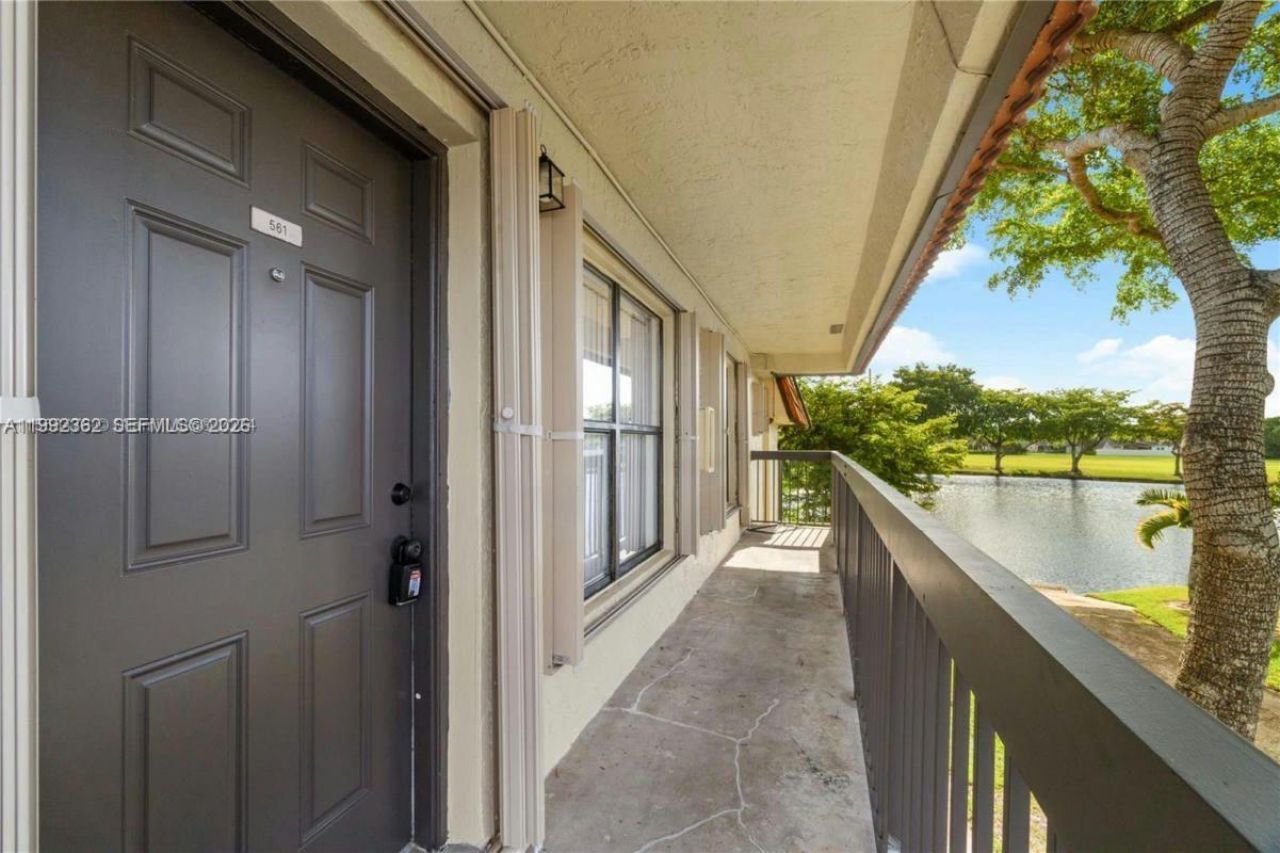 561 NW 100th Pl , Unit 201, Pembroke Pines, FL 33024 Photo