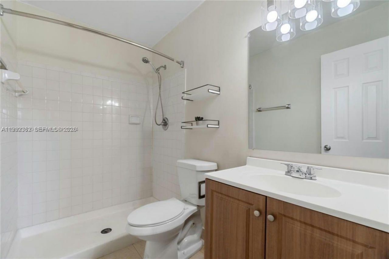 561 NW 100th Pl , Unit 201, Pembroke Pines, FL 33024 Photo