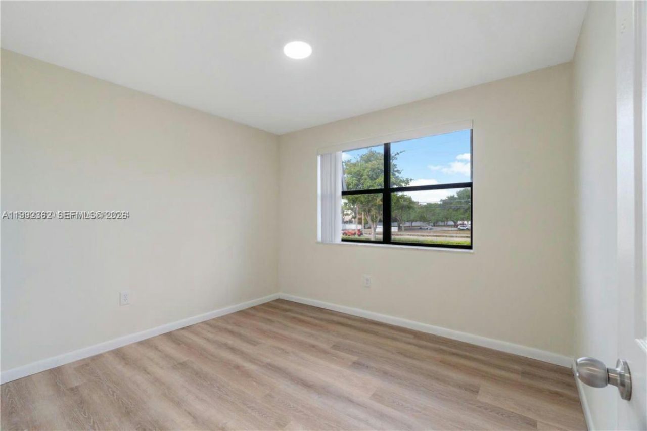 561 NW 100th Pl , Unit 201, Pembroke Pines, FL 33024 Photo