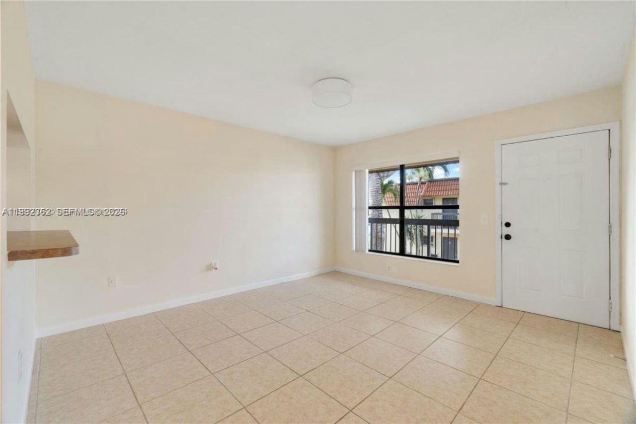 561 NW 100th Pl , Unit 201, Pembroke Pines, FL 33024 Photo