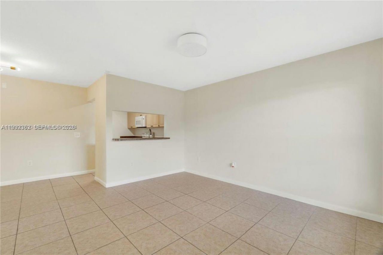 561 NW 100th Pl , Unit 201, Pembroke Pines, FL 33024 Photo