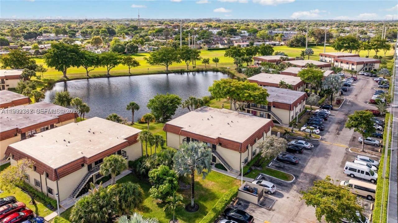 561 NW 100th Pl , Unit 201, Pembroke Pines, FL 33024 Photo