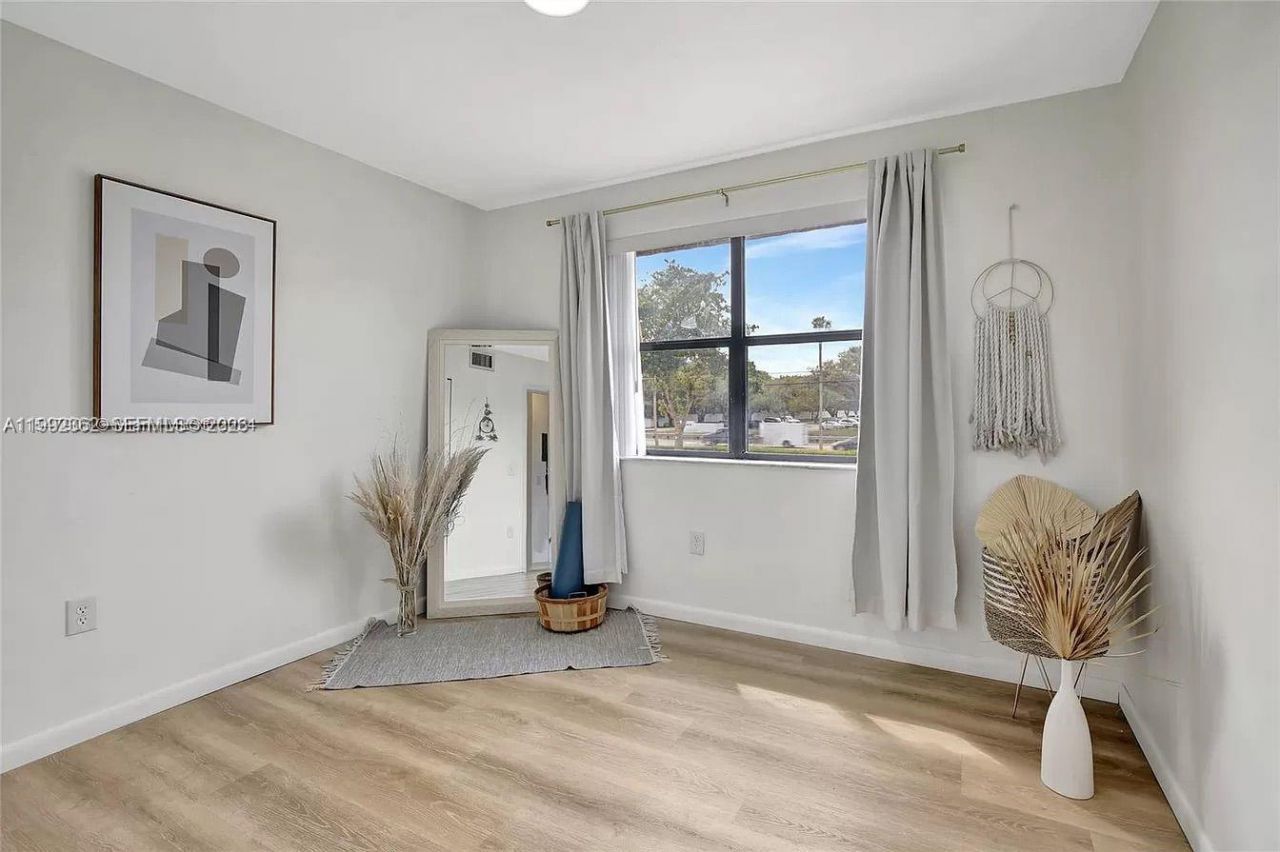 561 NW 100th Pl , Unit 201, Pembroke Pines, FL 33024 Photo