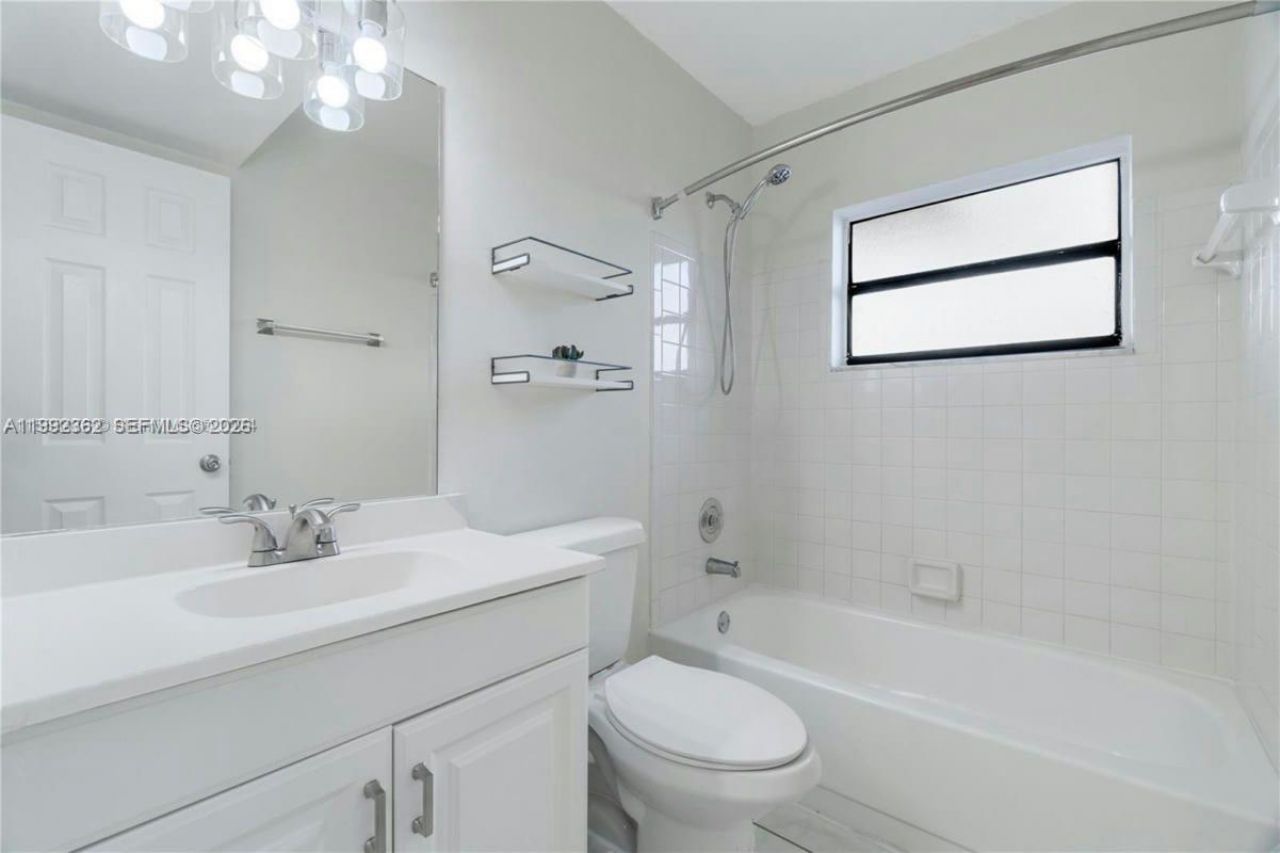 561 NW 100th Pl , Unit 201, Pembroke Pines, FL 33024 Photo