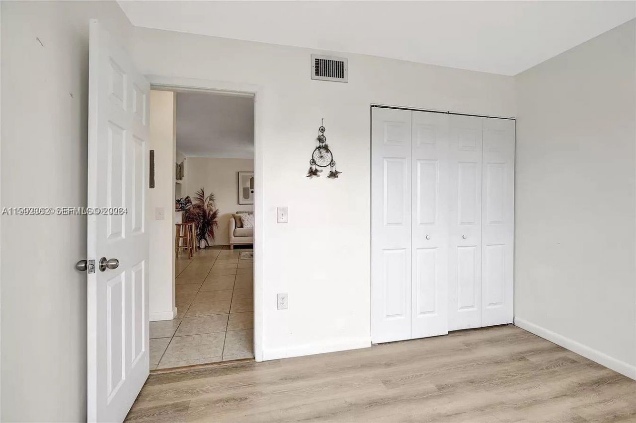 561 NW 100th Pl , Unit 201, Pembroke Pines, FL 33024 Photo